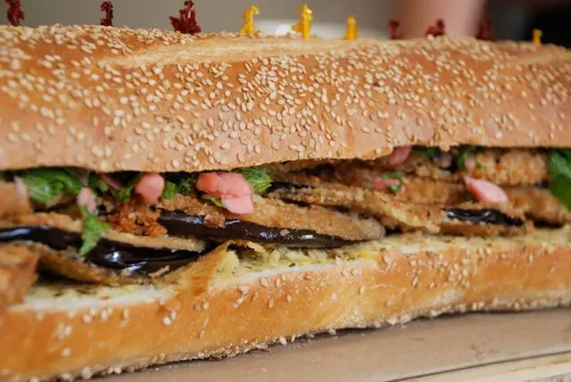The Strong Island veggie sandwich in its 3' form.